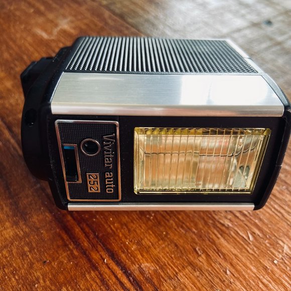 Vivitar Auto 252 Camera Flash With bag